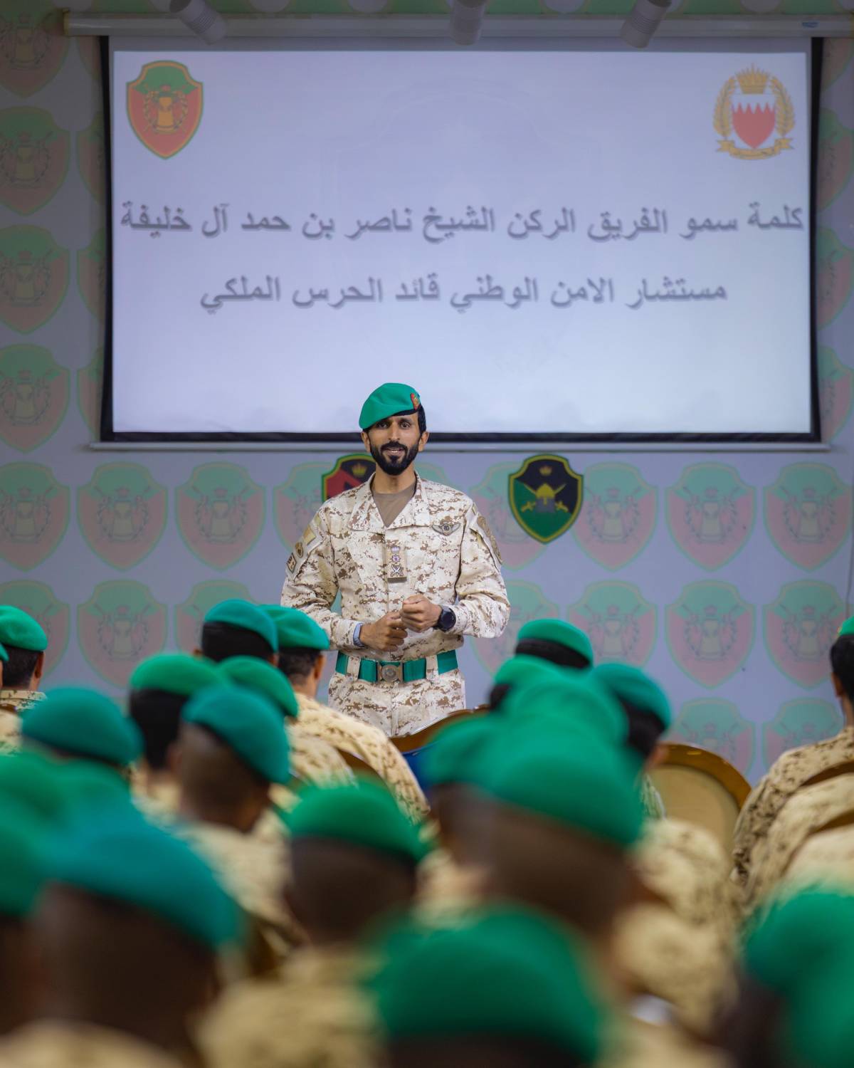 ناصر بن حمد يُشرّف حفل تخريج إحدى الدورات المتخصصة بالحرس الملكي