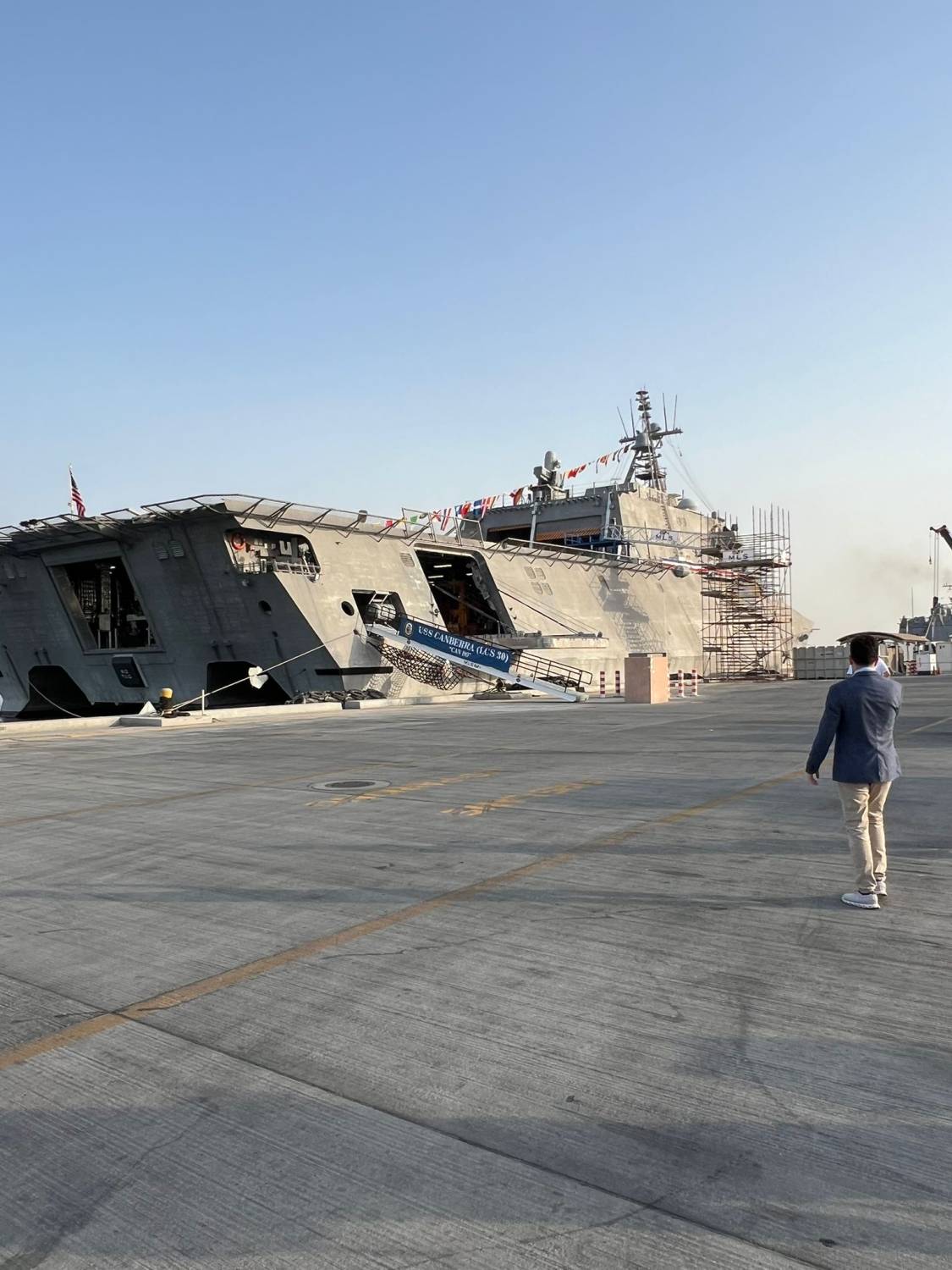 &laquo;كانبيرا&raquo; ترسو في البحرين ضمن مهمة أمنية استراتيجية في الخليج العربي