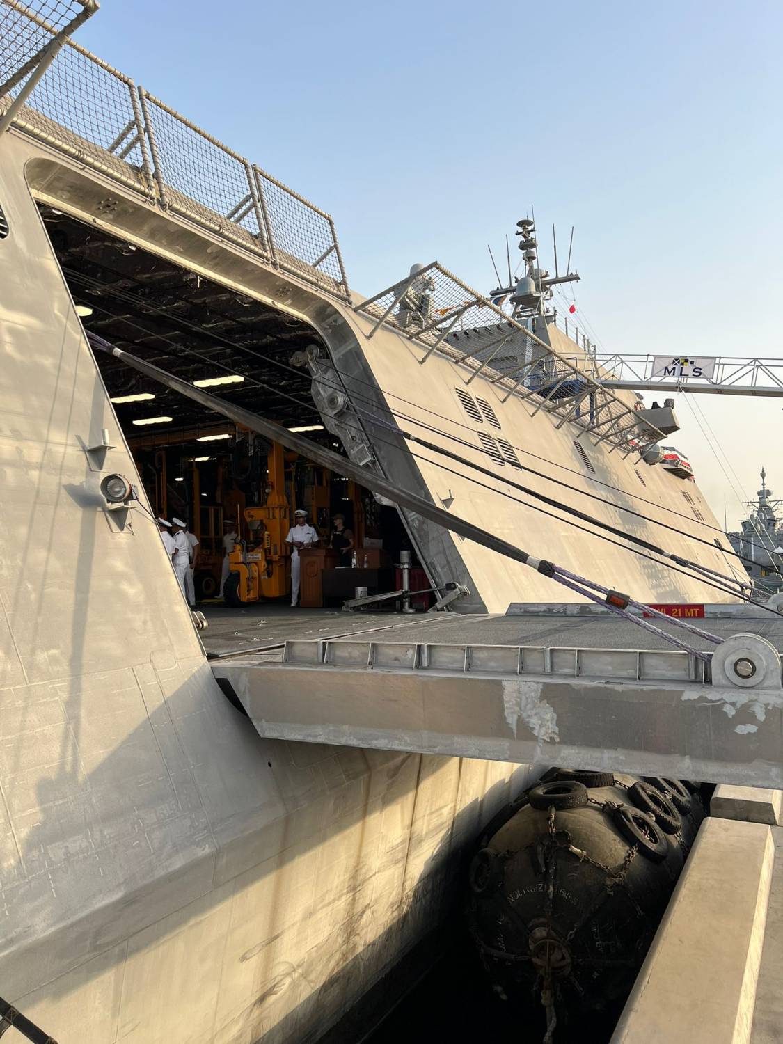 &laquo;كانبيرا&raquo; ترسو في البحرين ضمن مهمة أمنية استراتيجية في الخليج العربي