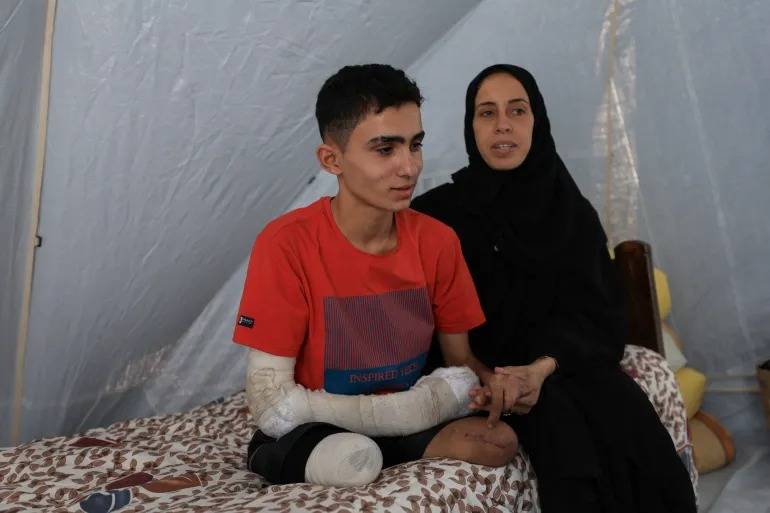 القصف الإسرائيلي يفقد لاعب جمباز ساقيه ويقتل حلمه في غزة