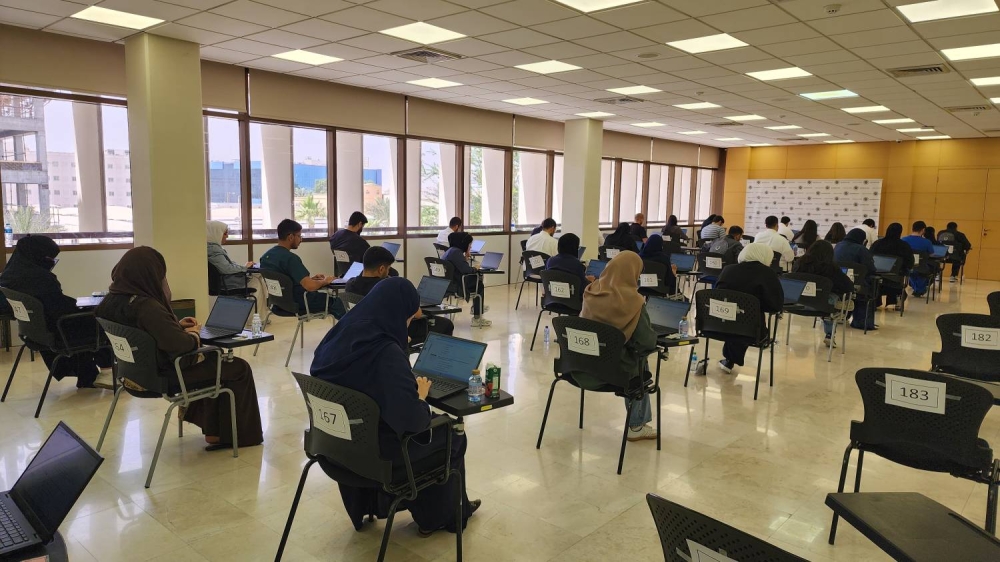 جامعة الخليج العربي تعقد الامتحانات النهائية لطلبة السنة السادسة بكلية الطب