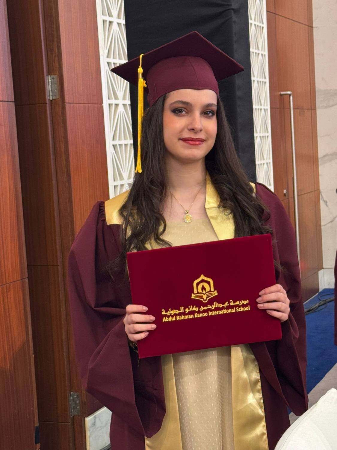 الإعلامية هند كرم تحتفل بتخرج ابنتها زينة بتفوق من مدرسة عبد الرحمن كانو