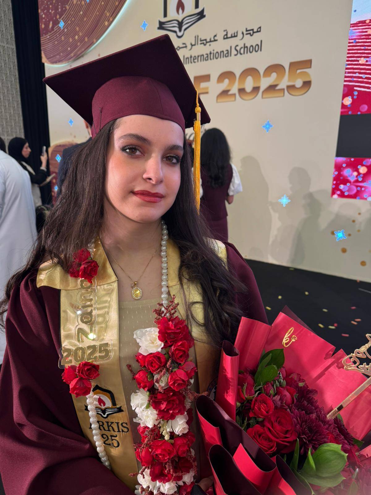 الإعلامية هند كرم تحتفل بتخرج ابنتها زينة بتفوق من مدرسة عبد الرحمن كانو