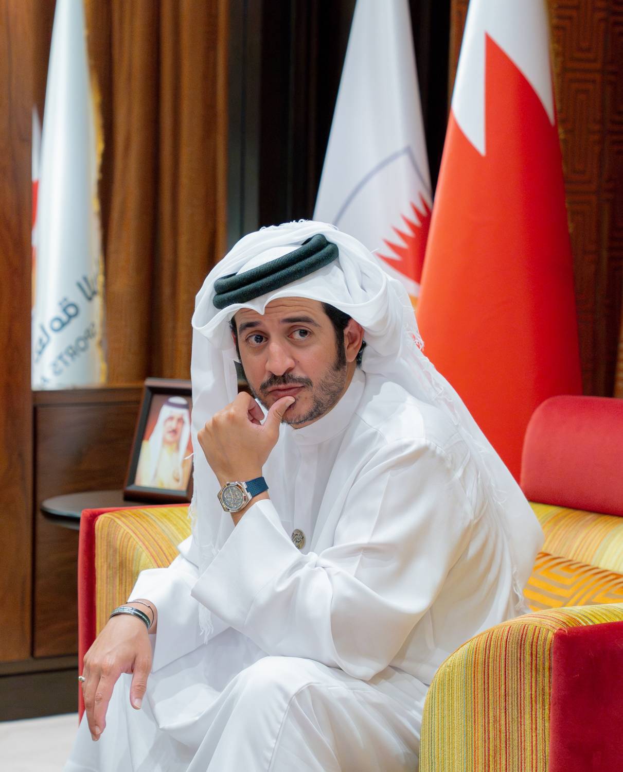 خالد بن حمد يستقبل رئيس مجلس إدارة الهيئة العامة للتأمين الاجتماعي