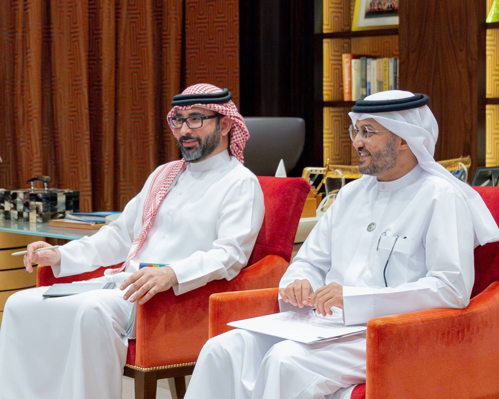 خالد بن حمد يستقبل رئيس مجلس إدارة الهيئة العامة للتأمين الاجتماعي