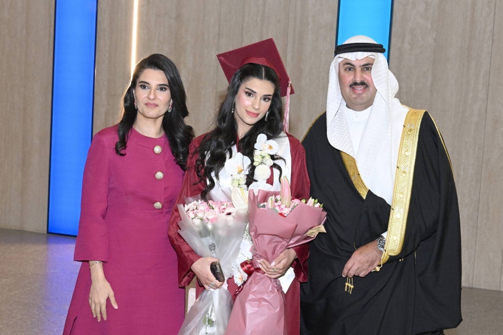 الشيخة نور بنت خليفة آل خليفة تتألق بتخرجها من مدرسة ابن خلدون بمرتبة امتياز رفيع