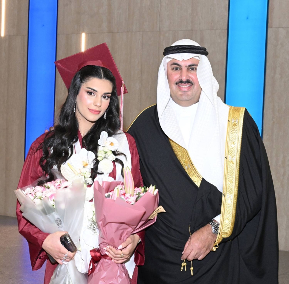 الشيخة نور بنت خليفة آل خليفة تتألق بتخرجها من مدرسة ابن خلدون بمرتبة امتياز رفيع