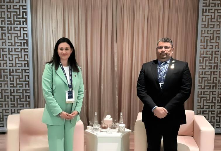 وزير شؤون الكهرباء والماء يلتقي رئيس دائرة الطاقة في إمارة أبوظبي وعدد من كبار المسؤولين