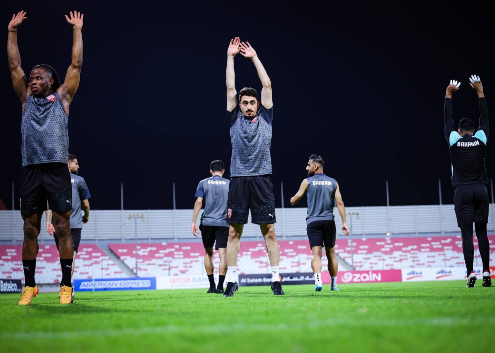 &laquo;أحمرنا&raquo; الكروي يبدأ المهمة لملاقاة الأخضر السعودي