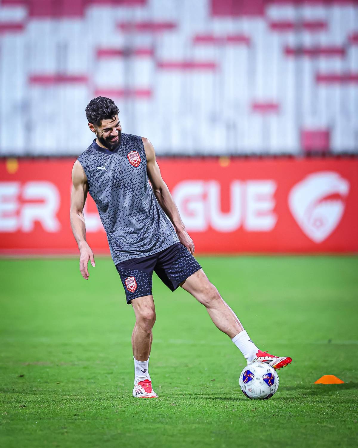 &laquo;أحمرنا&raquo; الكروي يبدأ المهمة لملاقاة الأخضر السعودي