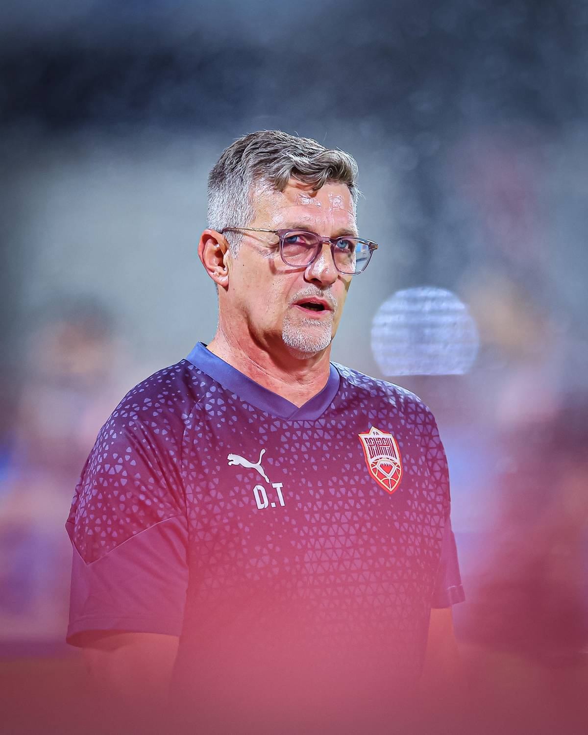 &laquo;أحمرنا&raquo; الكروي يبدأ المهمة لملاقاة الأخضر السعودي