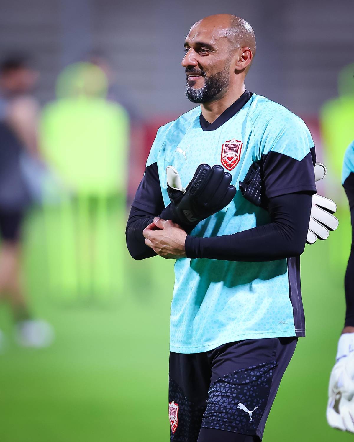 &laquo;أحمرنا&raquo; الكروي يبدأ المهمة لملاقاة الأخضر السعودي