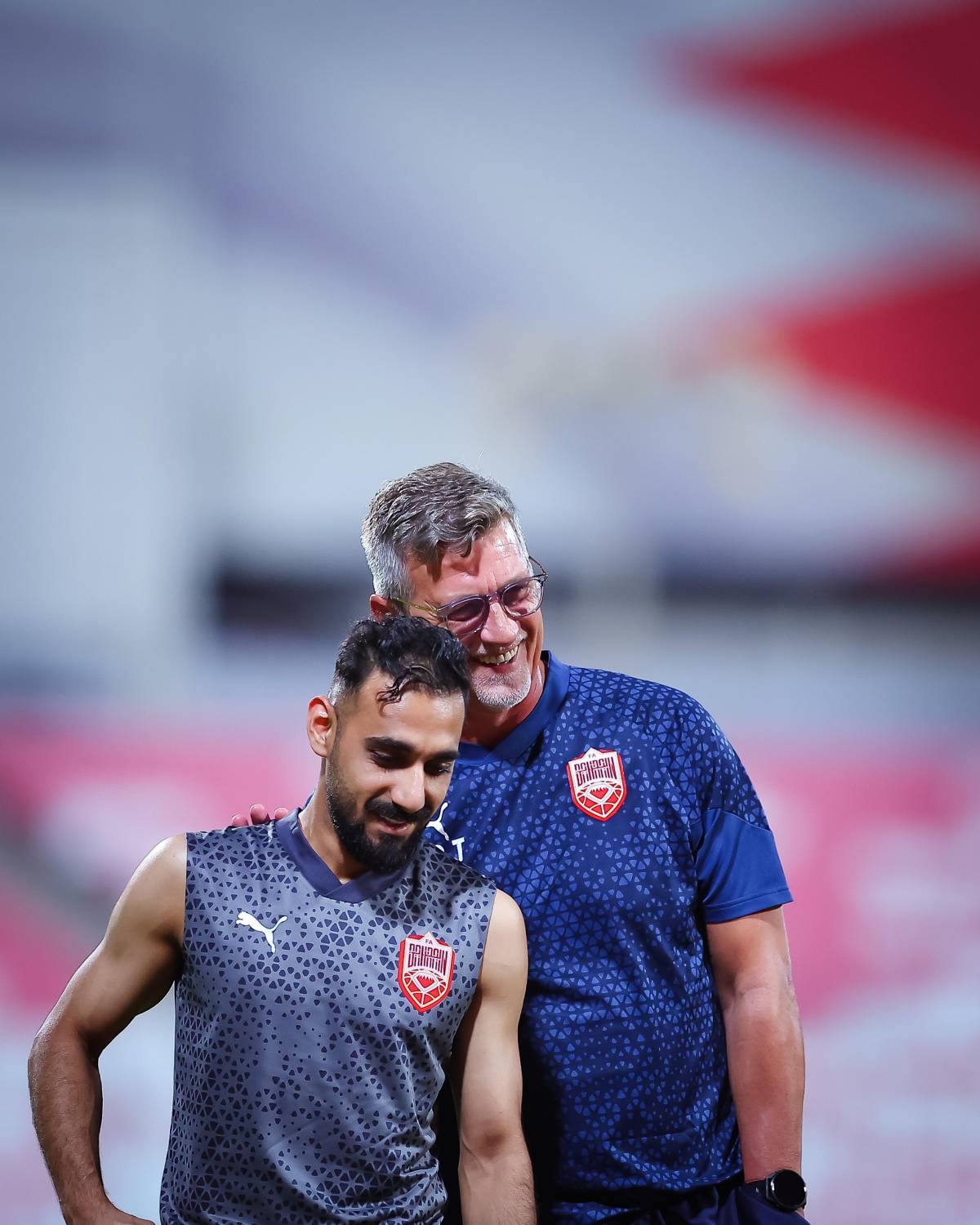 &laquo;أحمرنا&raquo; الكروي يبدأ المهمة لملاقاة الأخضر السعودي