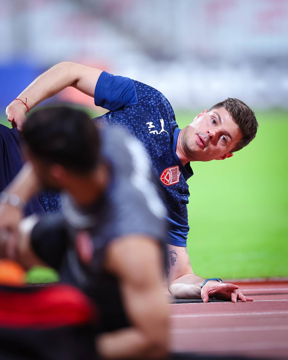 &laquo;أحمرنا&raquo; الكروي يبدأ المهمة لملاقاة الأخضر السعودي