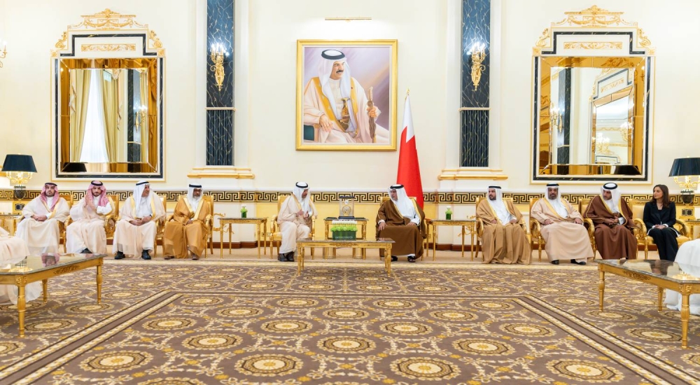 ولي العهد رئيس الوزراء يستقبل السفير السعودي و وفد مجلس الأعمال المشترك