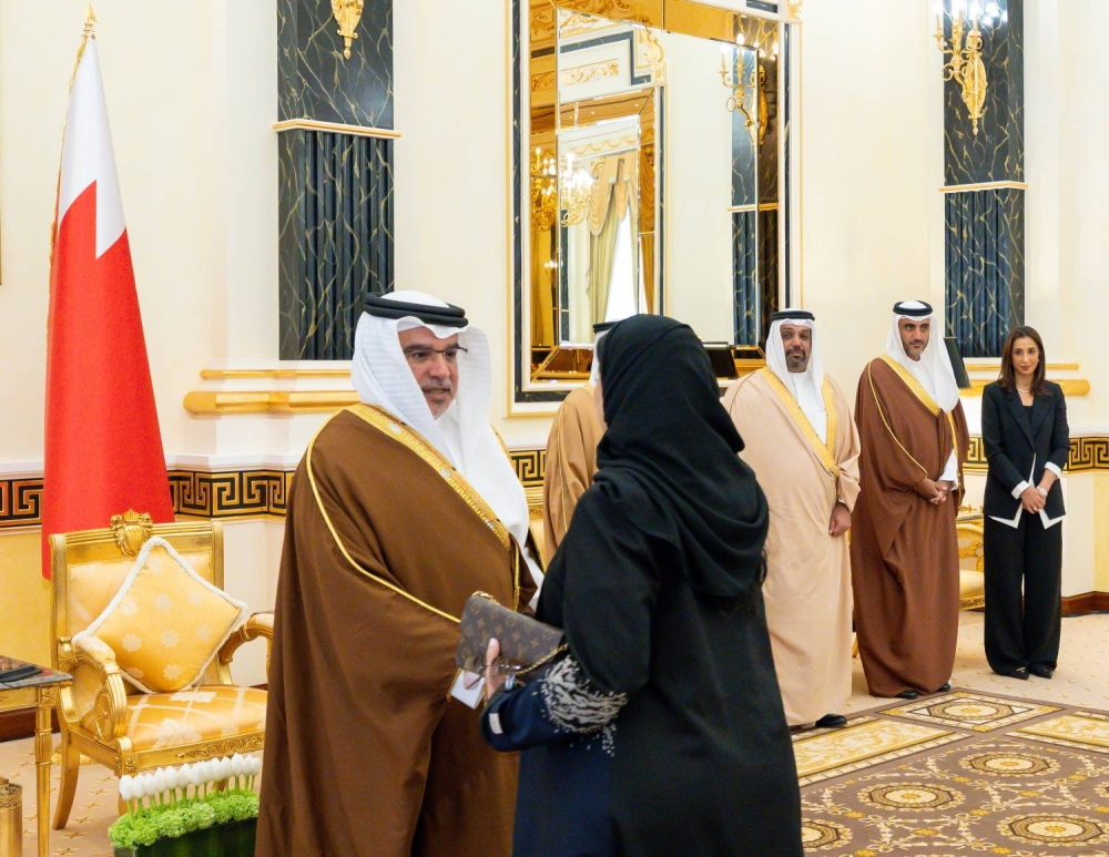 ولي العهد رئيس الوزراء يستقبل السفير السعودي و وفد مجلس الأعمال المشترك