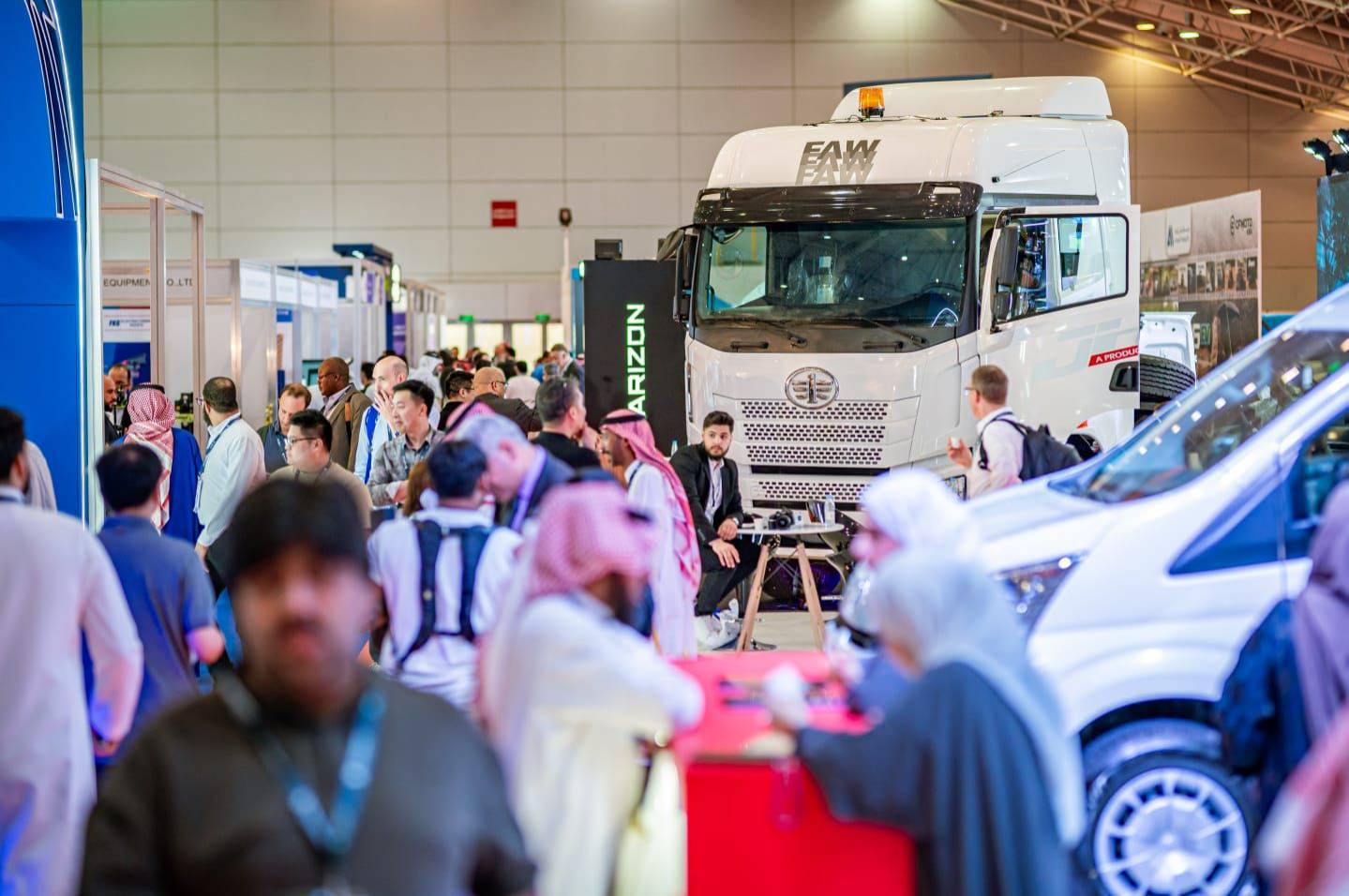 نائب وزير النقل والخدمات اللوجستية يفتتح النسخة الثانية من المعرض السعودي للمستودعات والخدمات اللوجستية