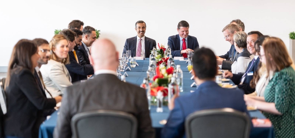 وزير المواصلات والاتصالات يتابع تحضيرات معرض البحرين الدولي للطيران مع شركة فارنبره الدولية في لندن