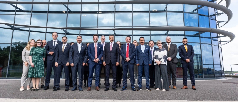 وزير المواصلات والاتصالات يتابع تحضيرات معرض البحرين الدولي للطيران مع شركة فارنبره الدولية في لندن