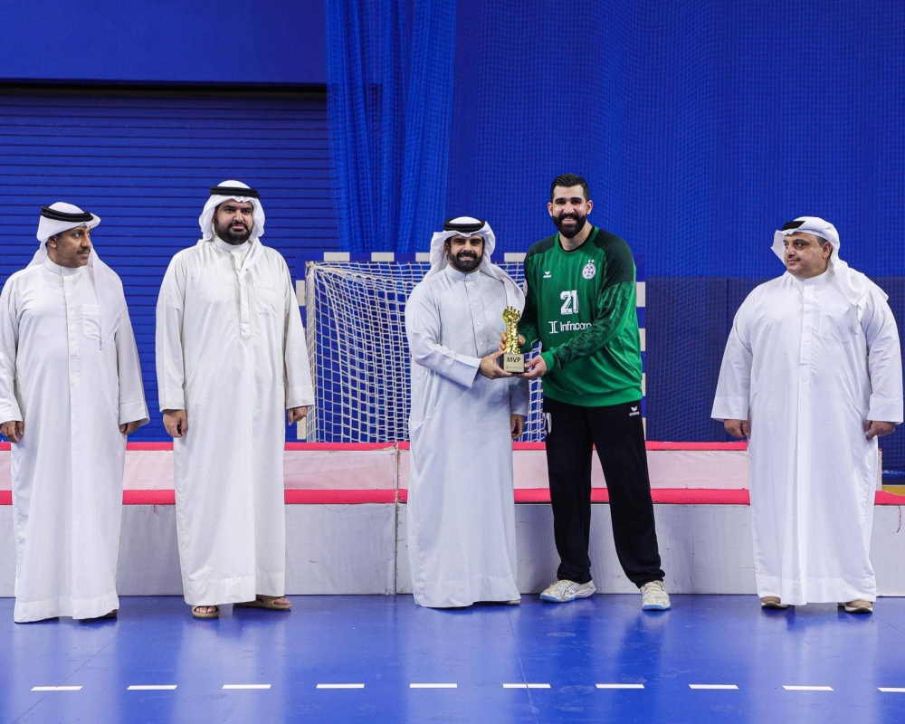 سلمان بن محمد يتوّج نادي النجمة بدوري خالد بن حمد لكرة اليد