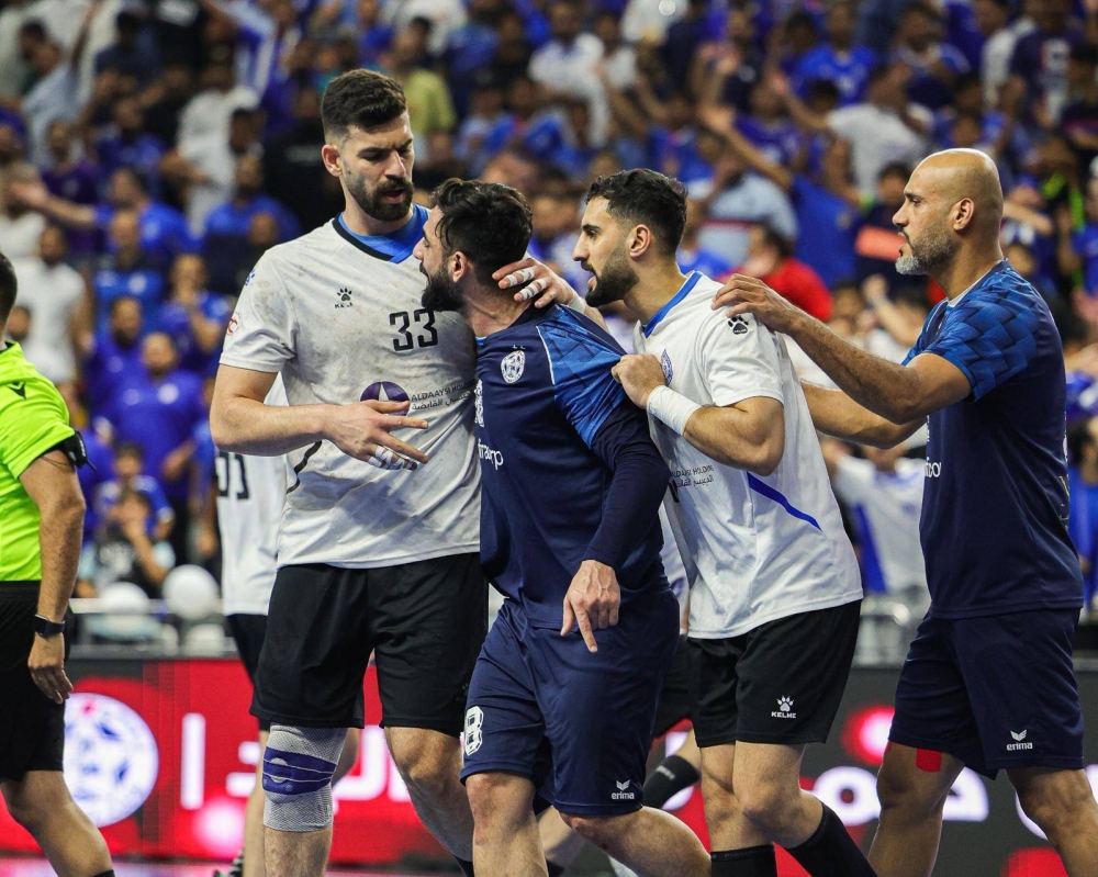 سلمان بن محمد يتوّج نادي النجمة بدوري خالد بن حمد لكرة اليد