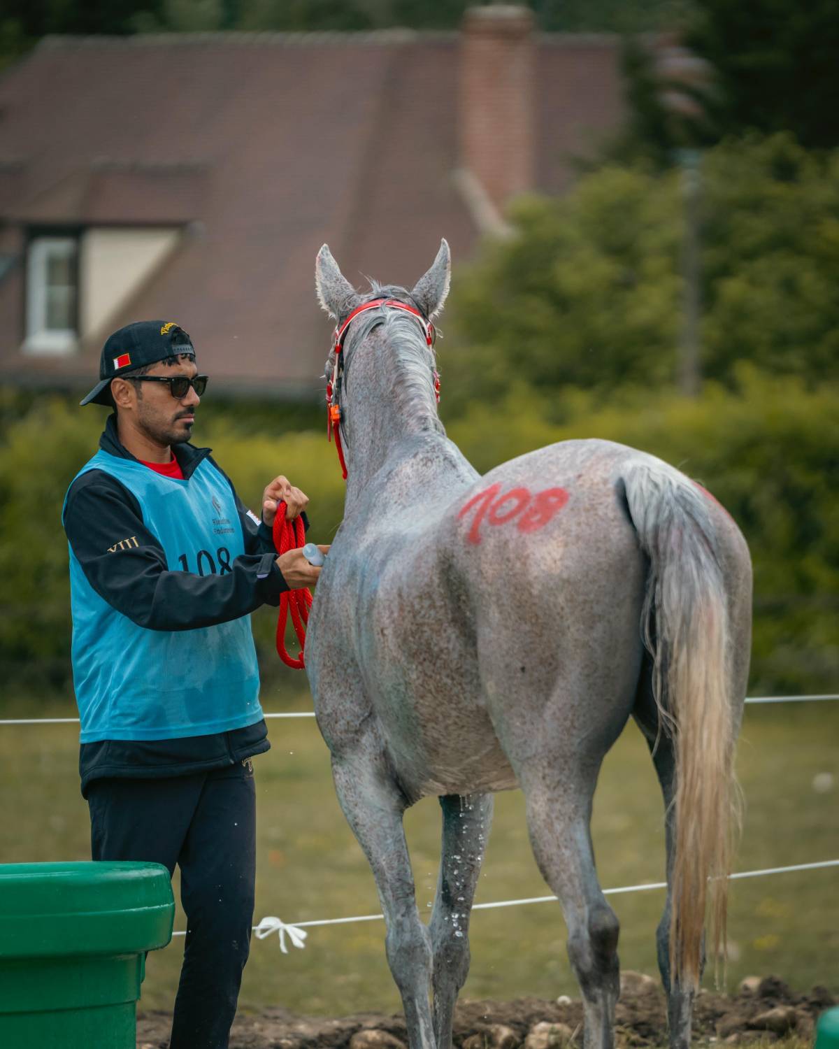 ناصر بن حمد يُشيد بفوز الفريق الملكي للقدرة بالمركز الأول في سباق فلورينس للقدرة في فرنسا