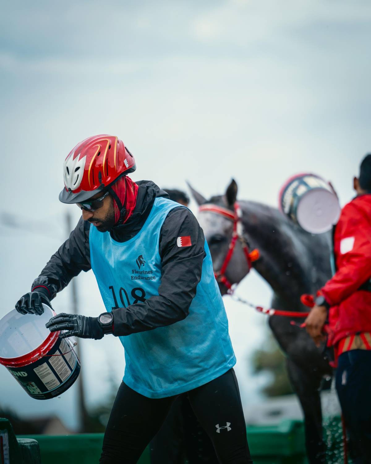 ناصر بن حمد يُشيد بفوز الفريق الملكي للقدرة بالمركز الأول في سباق فلورينس للقدرة في فرنسا