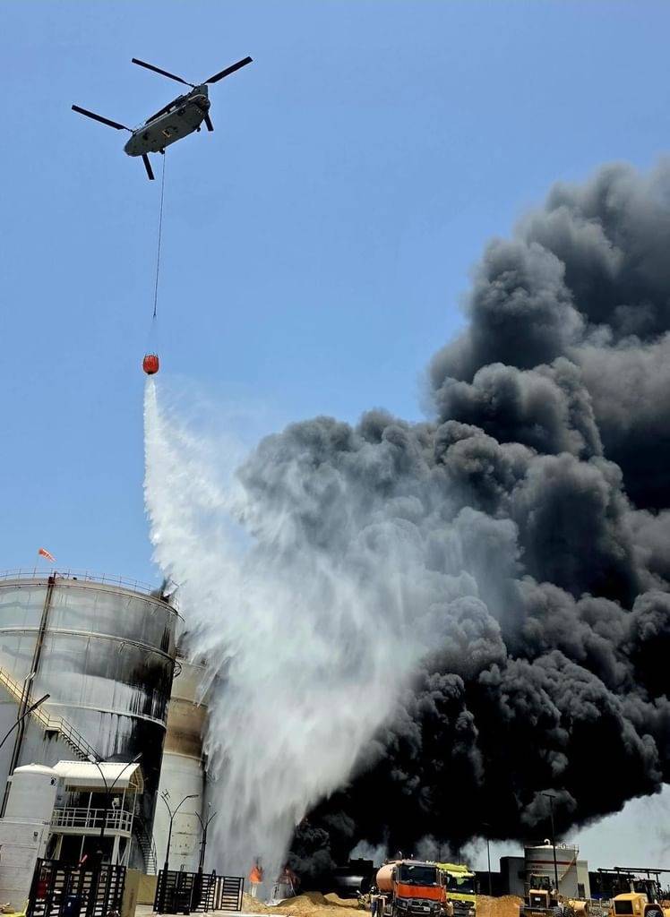 الإمارات: الفرق الوطنية تتعامل مع حريق بميناء الحمرية في الشارقة دون تسجيل إصابات بشرية