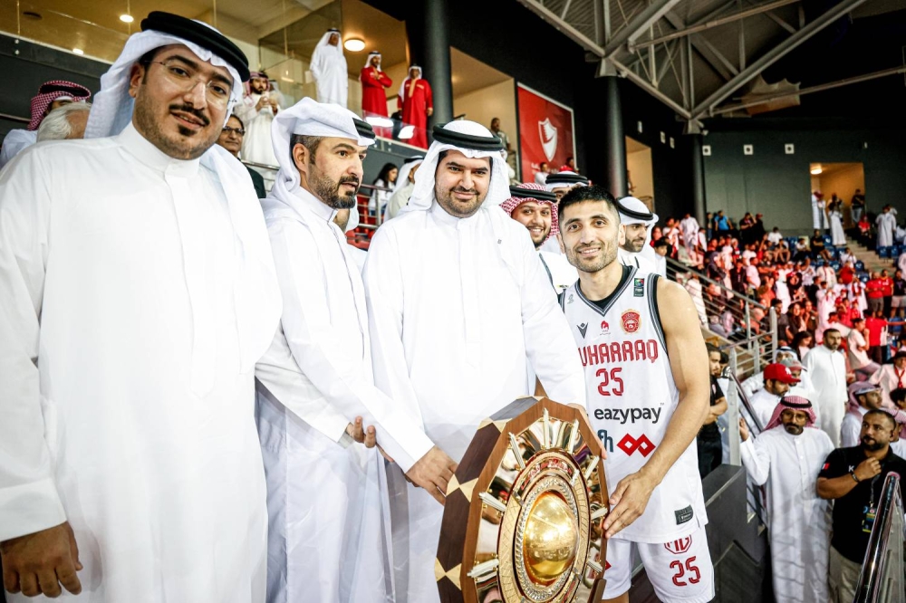 عيسى بن علي يتوج المحرق بدرع دوري زين لكرة السلة