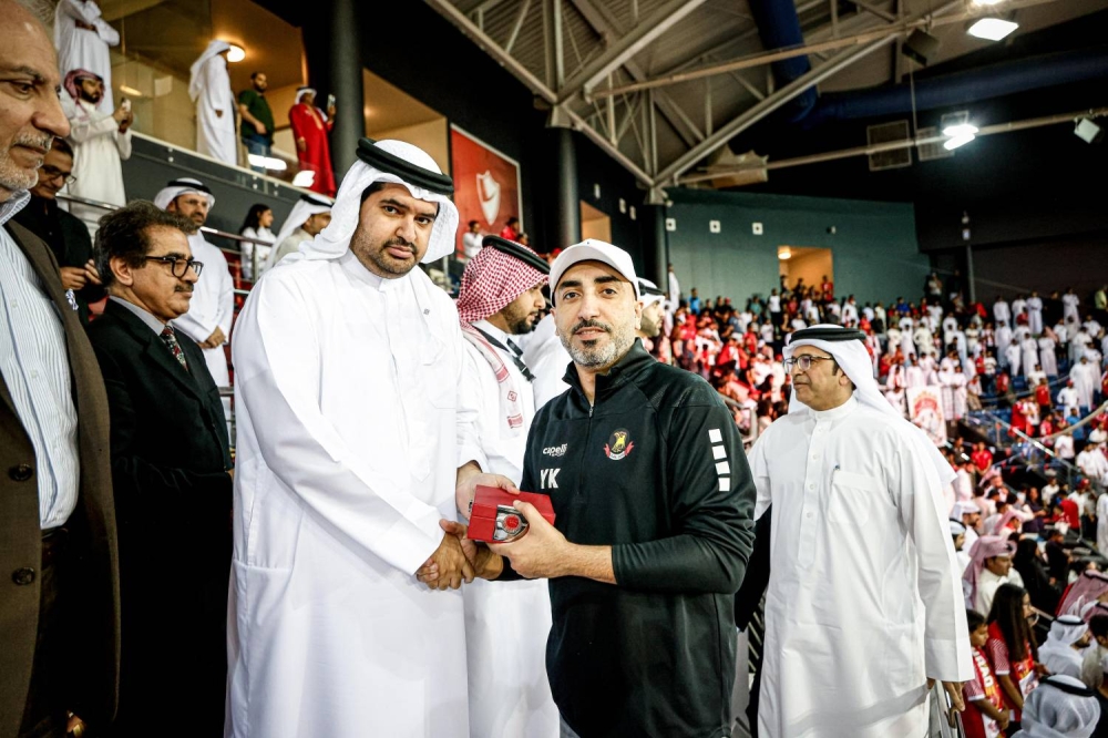 عيسى بن علي يتوج المحرق بدرع دوري زين لكرة السلة