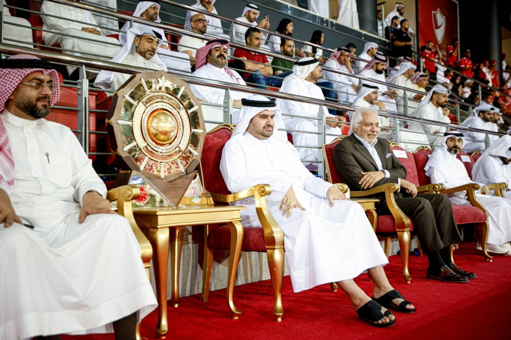 عيسى بن علي يتوج المحرق بدرع دوري زين لكرة السلة