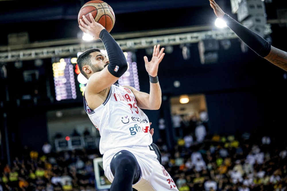 عيسى بن علي يتوج المحرق بدرع دوري زين لكرة السلة