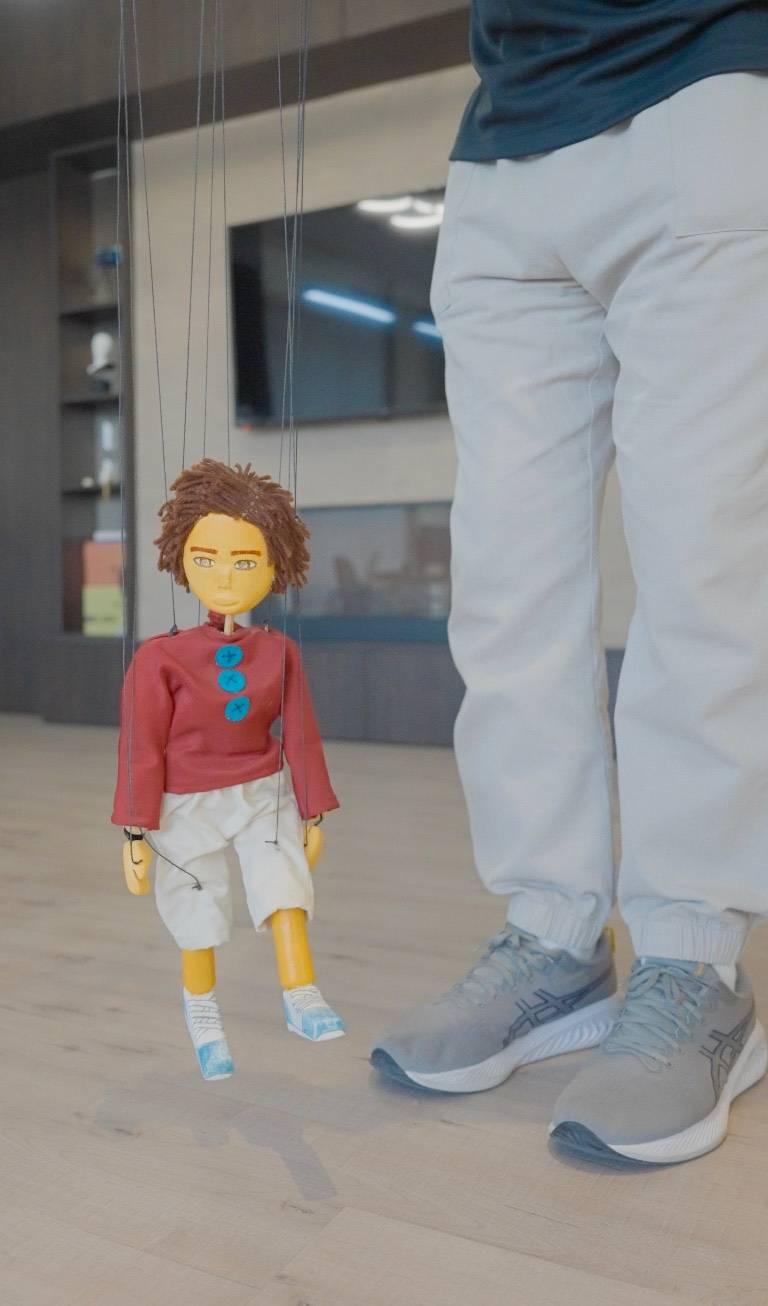 أحمد جاسم.. معلم تحوّل لرائد بمجال &laquo;مسرح العرائس&raquo; في البحرين