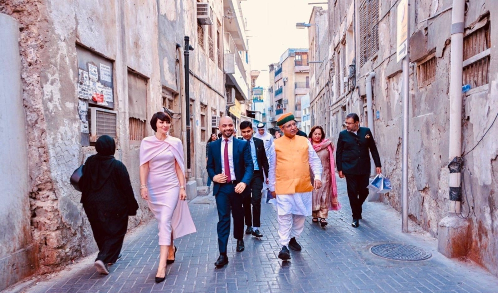 وزير التنمية الاجتماعية يرافق وزير القانون والعدل الهندي في زيارة عدد من المعالم الدينية والتاريخية بمملكة البحرين