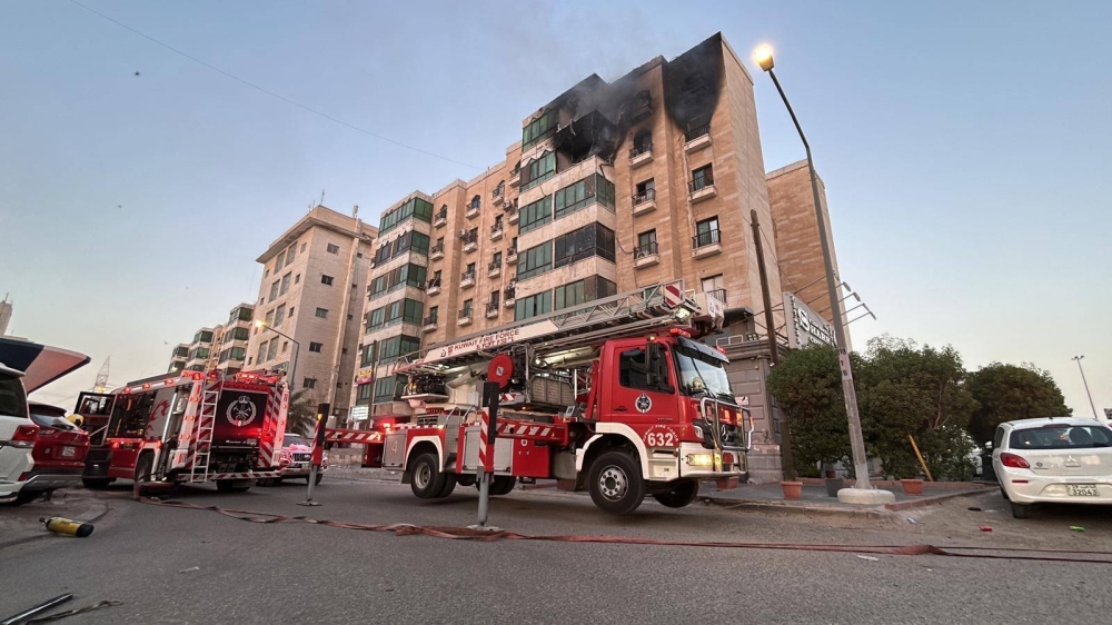 الكويت: 3 وفيات وعدد من الإصابات في حريق عمارة بمنطقة الرقعي