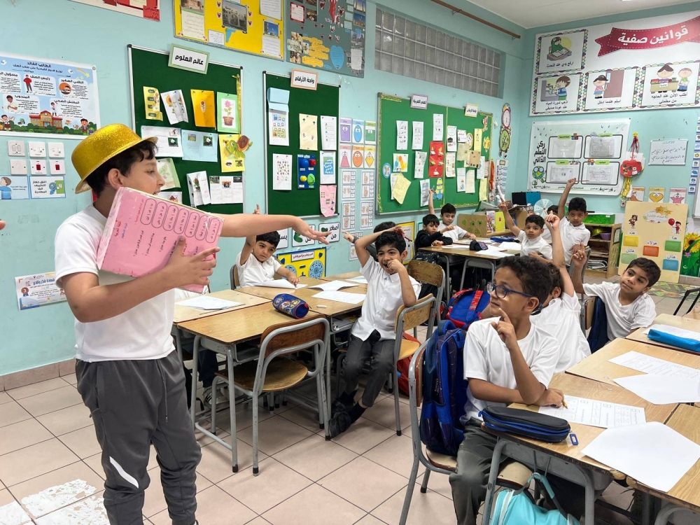 شعار حملة الجميع في مدرسة الدير الابتدائية للبنين: الطموح.. الملهم.. البطل.. هو عبدالعزيز الذي هزم التوحد