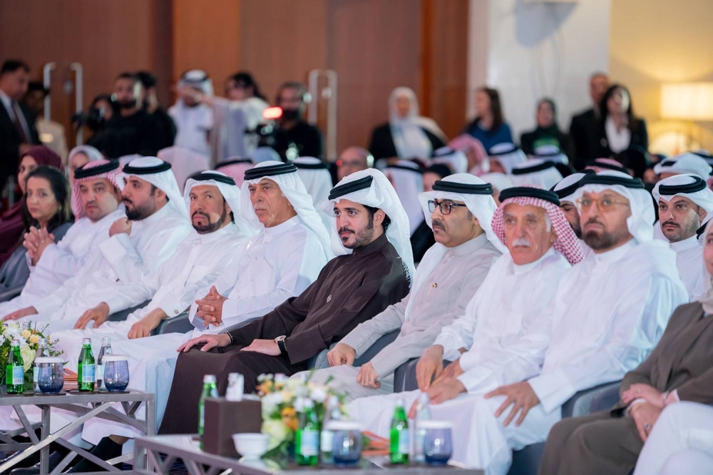 خالد بن حمد يرعى حفل تخرج الفوج الخامس عشر لمدرسة حوار الدولية