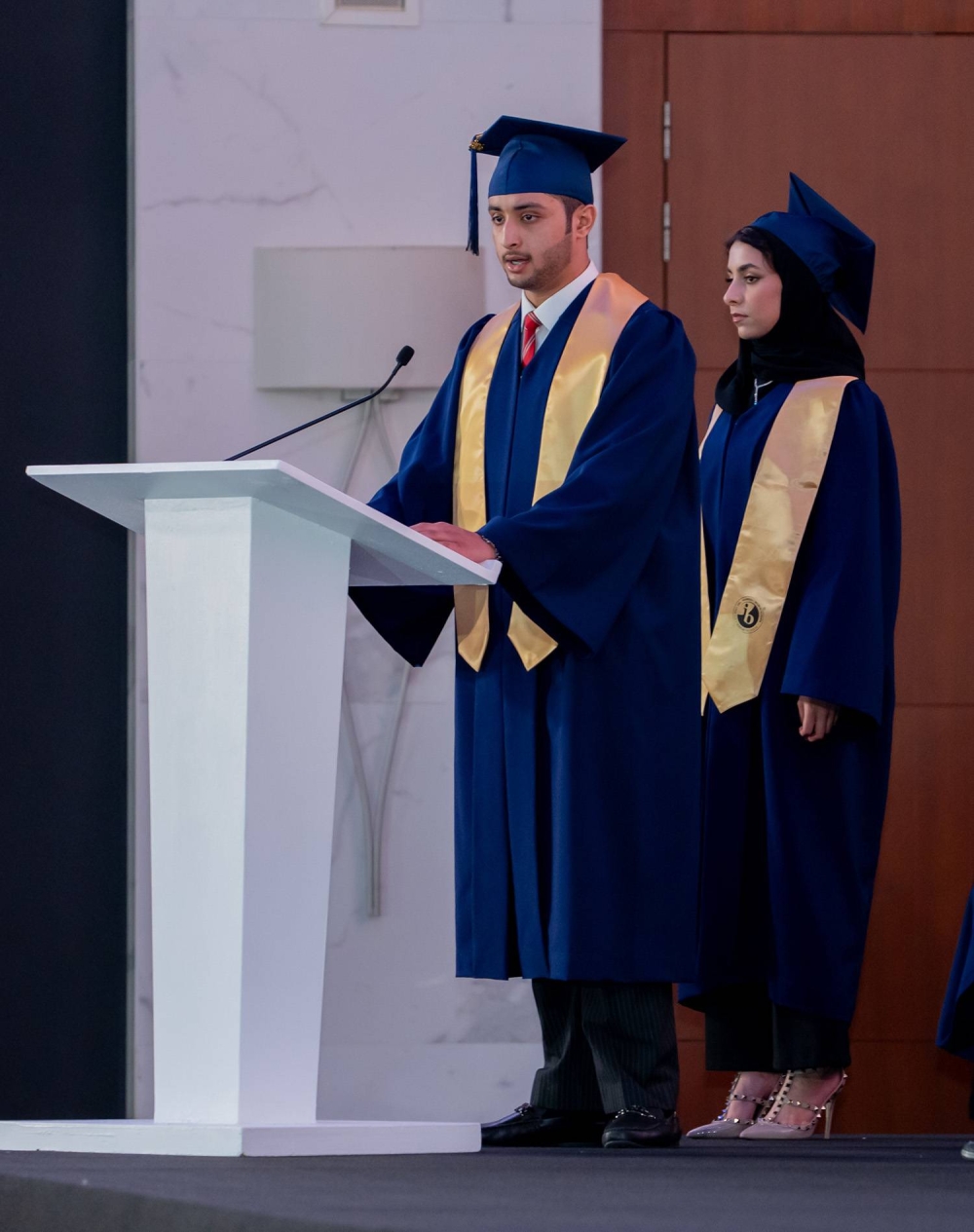 خالد بن حمد يرعى حفل تخرج الفوج الخامس عشر لمدرسة حوار الدولية