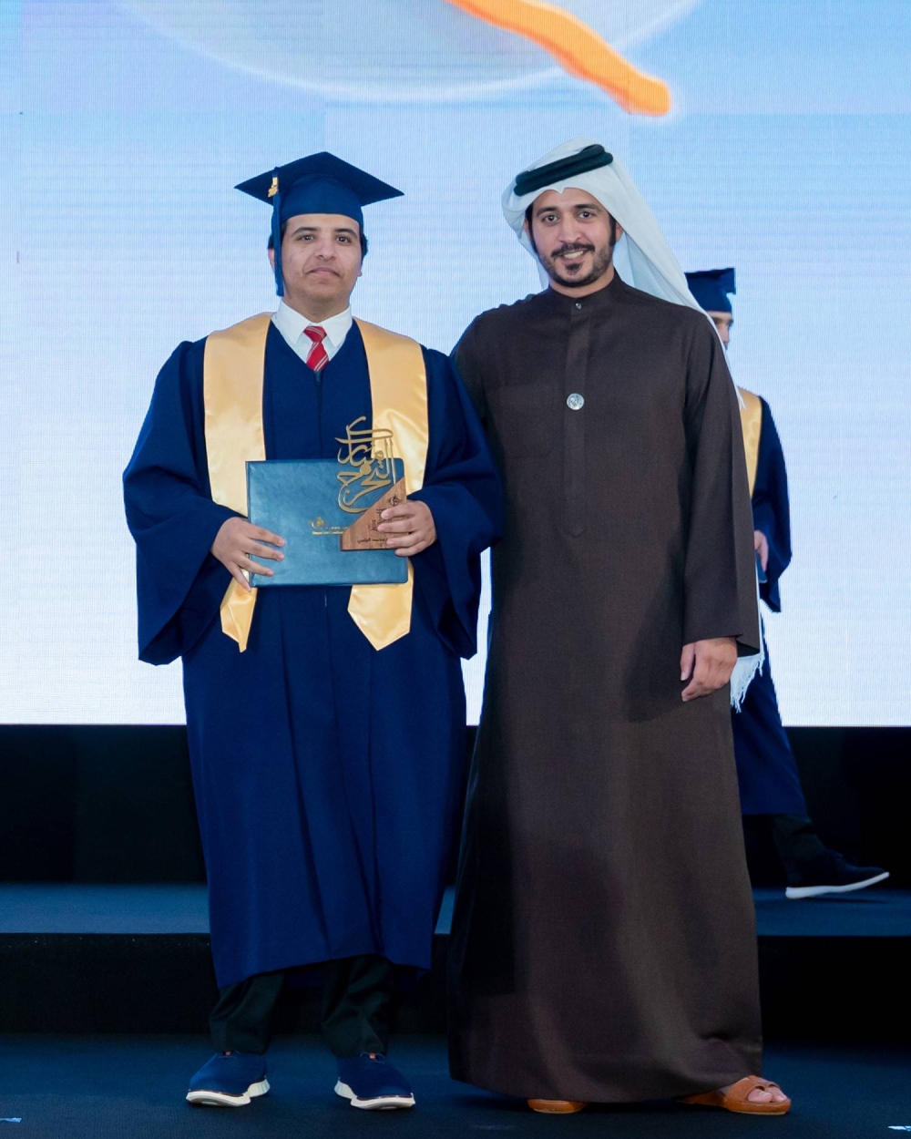 خالد بن حمد يرعى حفل تخرج الفوج الخامس عشر لمدرسة حوار الدولية