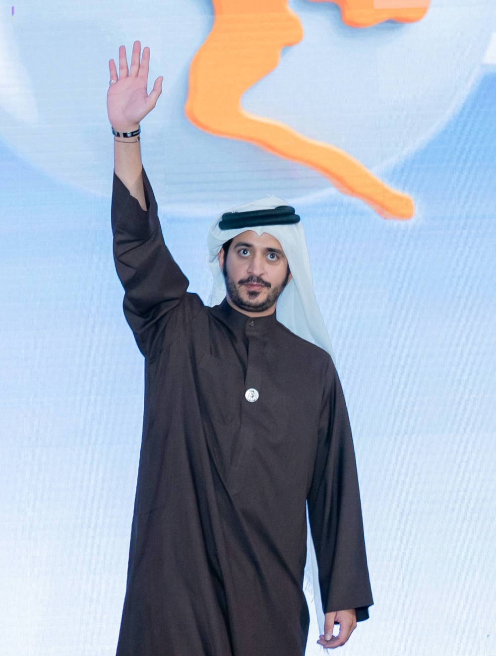 خالد بن حمد يرعى حفل تخرج الفوج الخامس عشر لمدرسة حوار الدولية