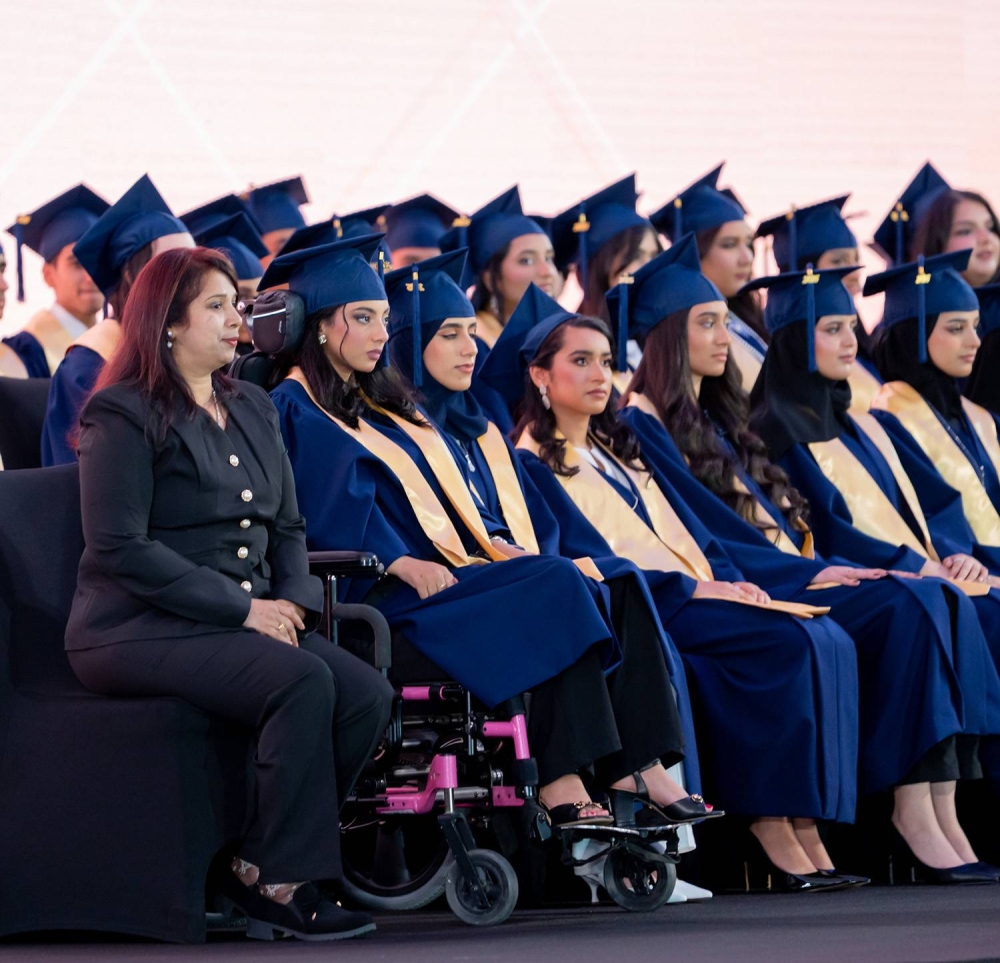 خالد بن حمد يرعى حفل تخرج الفوج الخامس عشر لمدرسة حوار الدولية