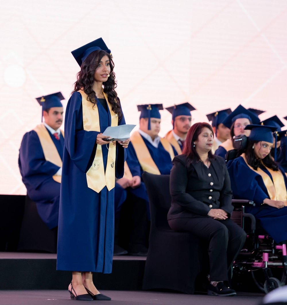 خالد بن حمد يرعى حفل تخرج الفوج الخامس عشر لمدرسة حوار الدولية