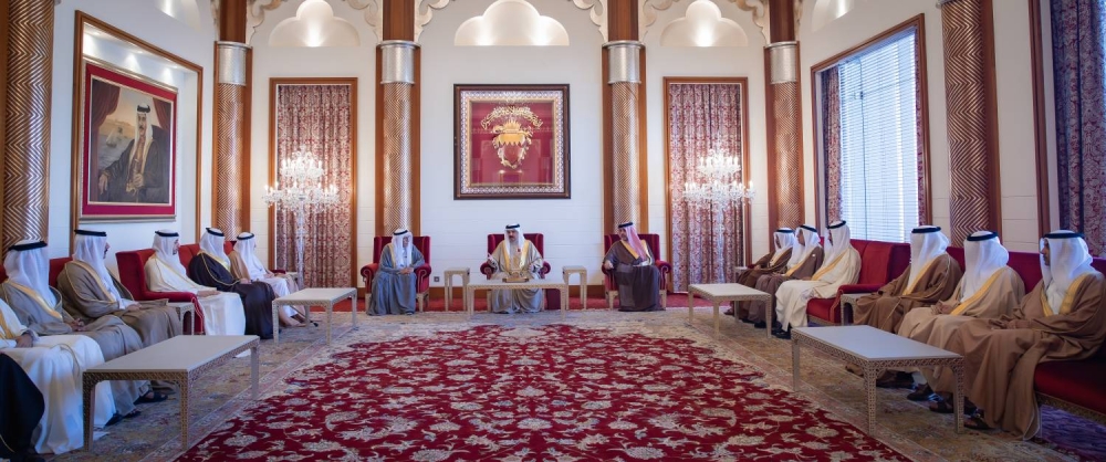 الملك يستقبل رئيس وأعضاء جمعية الصحفيين البحرينية بمناسبة اليوبيل الفضي لتأسيس الجمعية