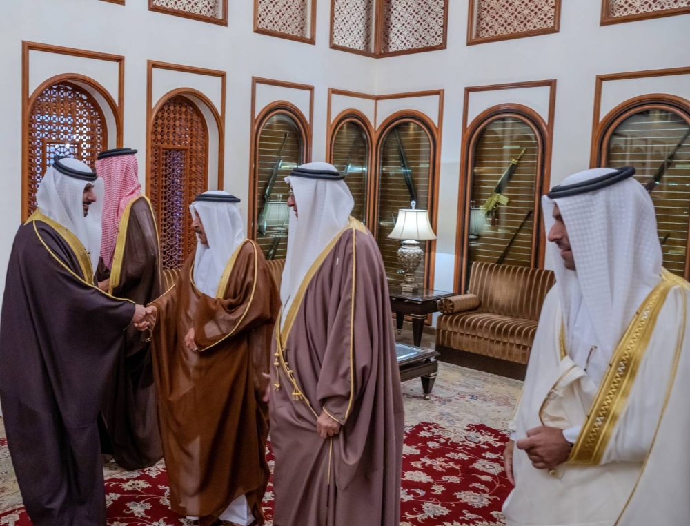 الملك يستقبل رئيس وأعضاء جمعية الصحفيين البحرينية بمناسبة اليوبيل الفضي لتأسيس الجمعية