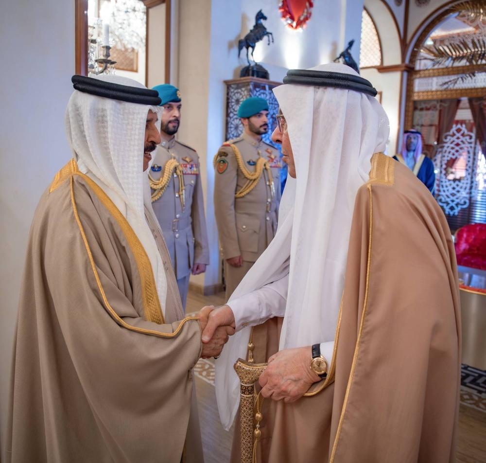 الملك يستقبل رئيس وأعضاء جمعية الصحفيين البحرينية بمناسبة اليوبيل الفضي لتأسيس الجمعية