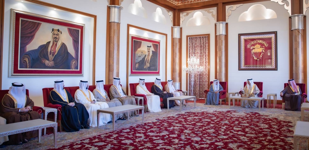 الملك يستقبل رئيس وأعضاء جمعية الصحفيين البحرينية بمناسبة اليوبيل الفضي لتأسيس الجمعية