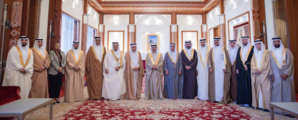 الملك يستقبل رئيس وأعضاء جمعية الصحفيين البحرينية بمناسبة اليوبيل الفضي لتأسيس الجمعية