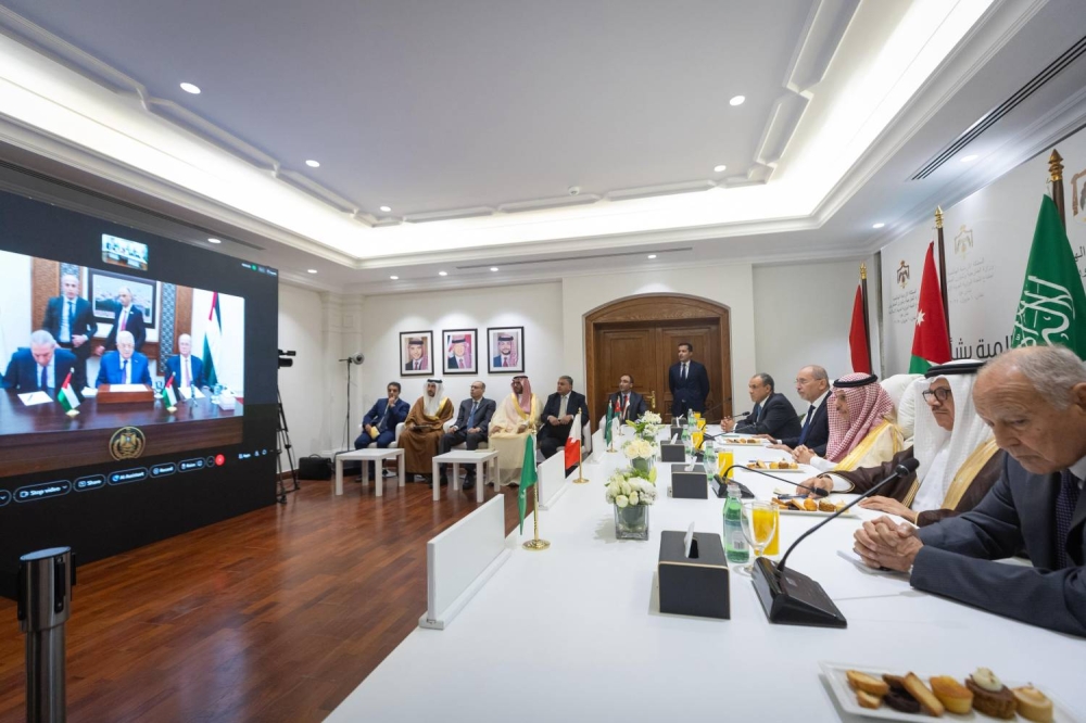 الرئيس الفلسطيني يجري اجتماعًا عبر الاتصال المرئي مع أعضاء اللجنة الوزارية المكلفة من القمة العربية الإسلامية الاستثنائية المشتركة بشأن غزة