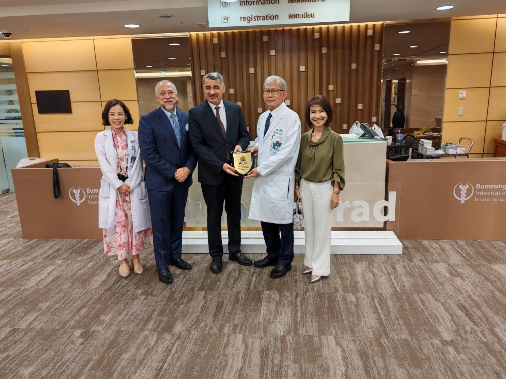 تعزيز التعاون البحثي والتدريب السريري بين جامعة البحرين الطبية ومؤسسات أكاديمية وصحية رائدة في تايلاند