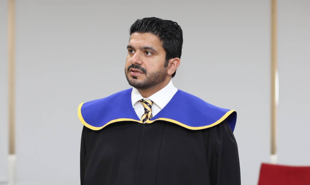 الزياني يبحث أثر ابتكار نموذج الأعمال على الأداء المستدام دراسة حالة للشركات الصغيرة والمتوسطة في البحرين